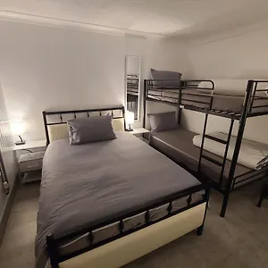 Homestay Roomz-gatwick-london-airport Parking-travel Service, Ifield
