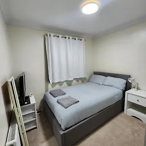 Homestay Double In Crawley,gatwick,west Sussex, Ifield